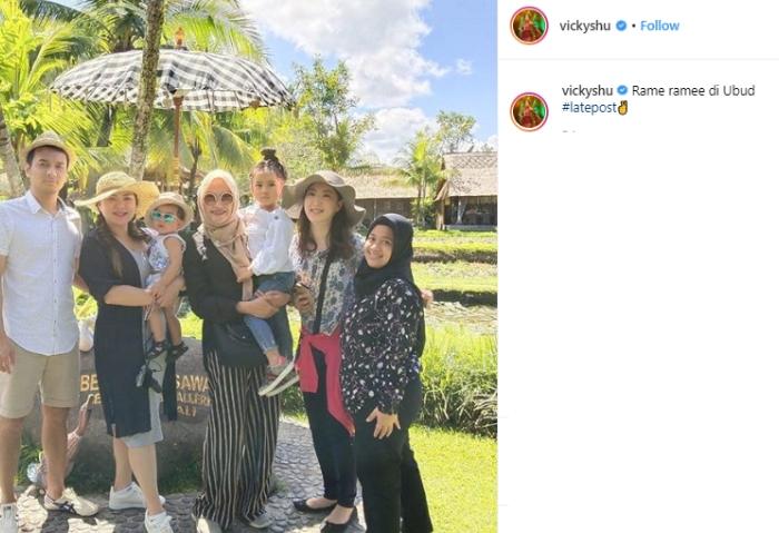 Vicky Shu liburan ke Bali. (Instagram/@vickyshu)