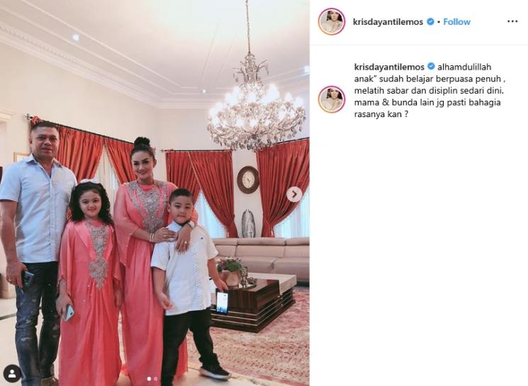 Krisdayanti dan Keluarga (Instagram/@krisdayantilemos)