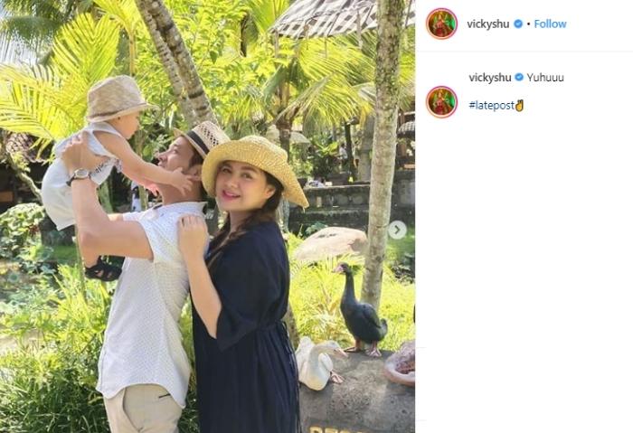 Vicky Shu liburan ke Bali. (Instagram/@vickyshu)