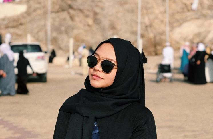 Amel Carla berhijab. (Instagram/@amelcarla)