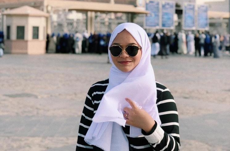 Amel Carla berhijab. (Instagram/@amelcarla)