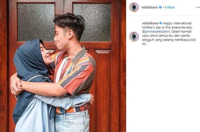 Vidi Aldiano dan Ibundanya. (Instagram/@vidialdiano)