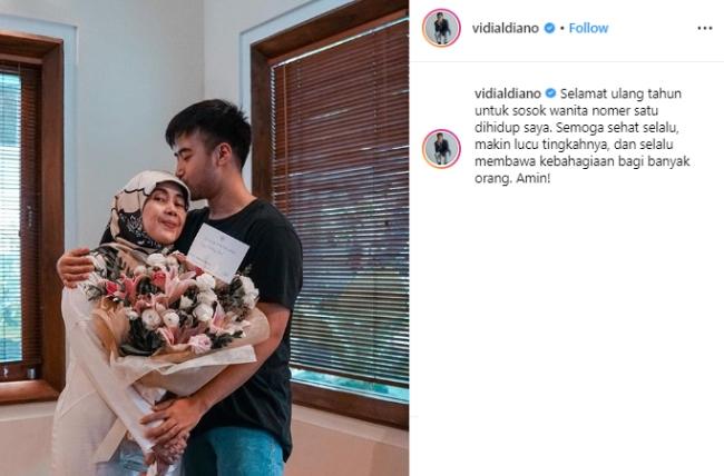 Vidi Aldiano dan Ibundanya. (Instagram/@vidialdiano)