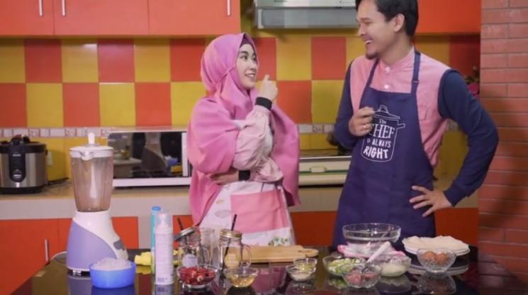 Anisa Rahma dan Anandito Dwis masak bareng. (Capture Vlog Anisa Rahma)