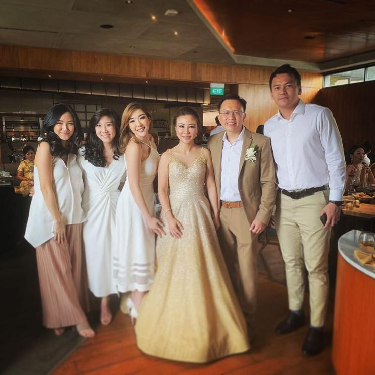Wijin dampingi Gisella Anastasia di acara pernikahan. [Instagram]