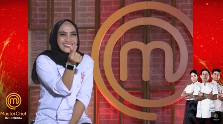 Momen manis Yulita MasterChef dan Chef Juna. (YouTube/MasterChef Indonesia)
