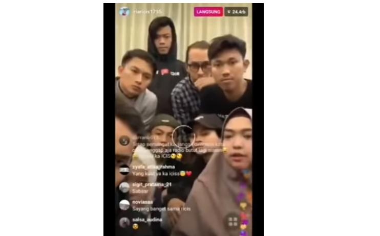 Ria Ricis ungkap jika kedekatan dekat Verrell Bramasta hanya di kamera saja. (Youtube/VitriaNR)