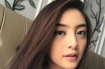 5 Gaya Liburan Natalie Zenn, Rekan Duet Nicky Tirta yang Cantik
