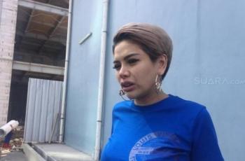Ancam Bongkar Aib Artis Senior, Nikita Mirzani Tantang Anwar Fuadi?