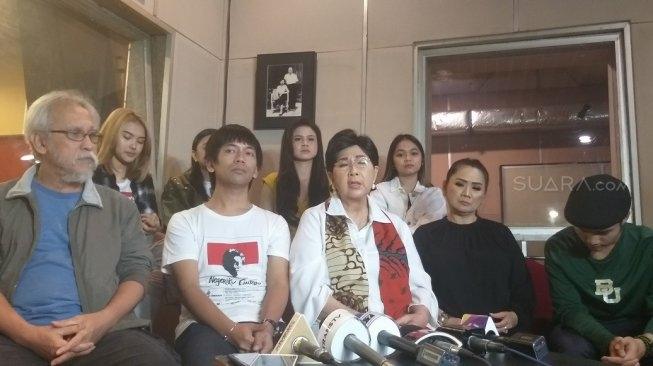 Rian D'MASIV, Titiek Puspa, Iwan Fals, dan Vina Panduwinata di Studio Musika di kawasan Pancoran, Jakarta Selatan, Jumat (24/5/2019). (Yuliani/Suara.com)