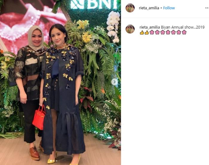Nagita Slavina dan Rieta Amilia. (Instagram/@rieta_amilia)