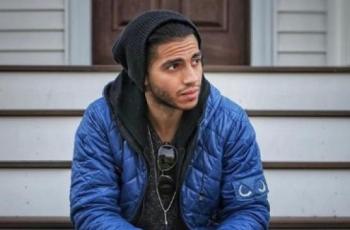 Kece Badai! 5 Gaya Liburan Mena Massoud, Pemeran Film Aladdin