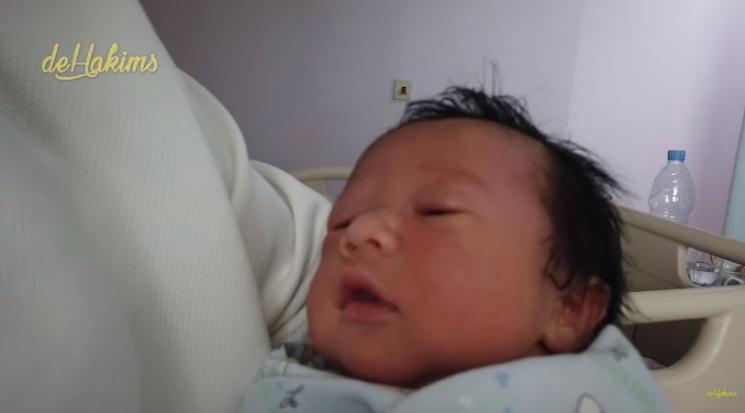 Putra ganteng Irfan Hakim. (Youtube/deHakims)