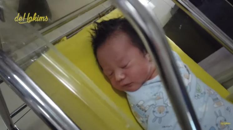 Buah hati kelima Irfan Hakim. (Youtube/deHakims)