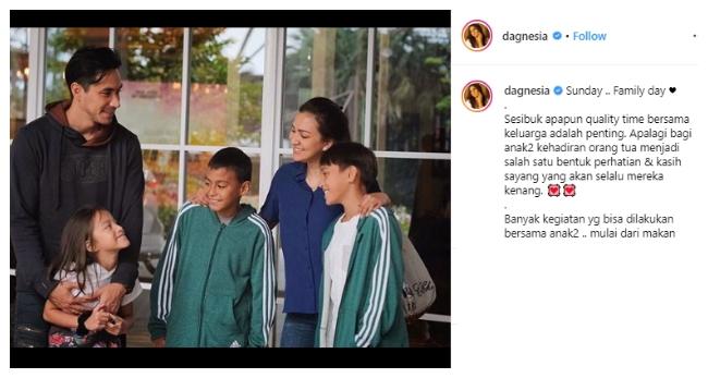 Keluarga Darius Sinathrya. (Instagram/@dagnesia)