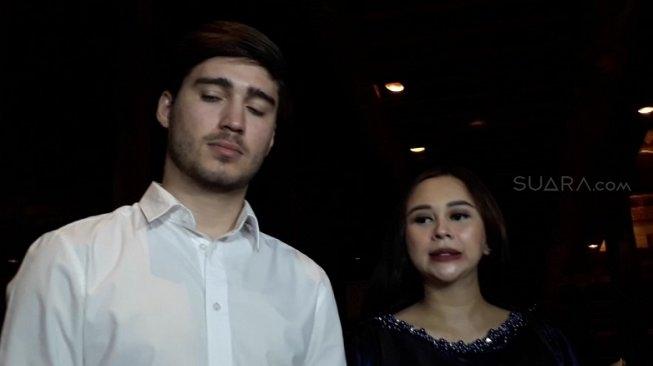 Aura Kasih dan Eryck Amaral (Suara.com/Sumarni)