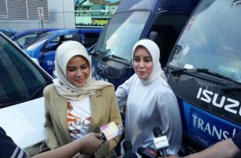 Olla Ramlan Foto Bareng Putra Gantengnya, Netizen: Kayak Kakak Adik!
