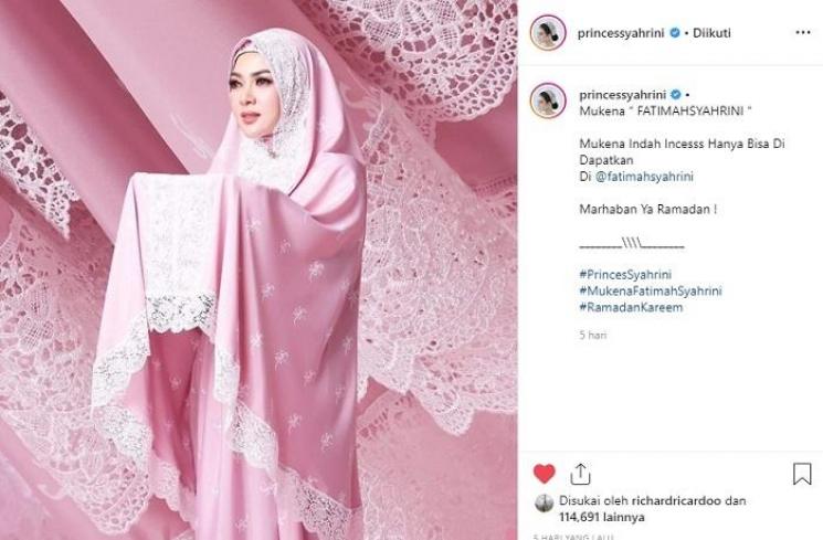 Mukena Syahrini (Instagram @princessyahrini)