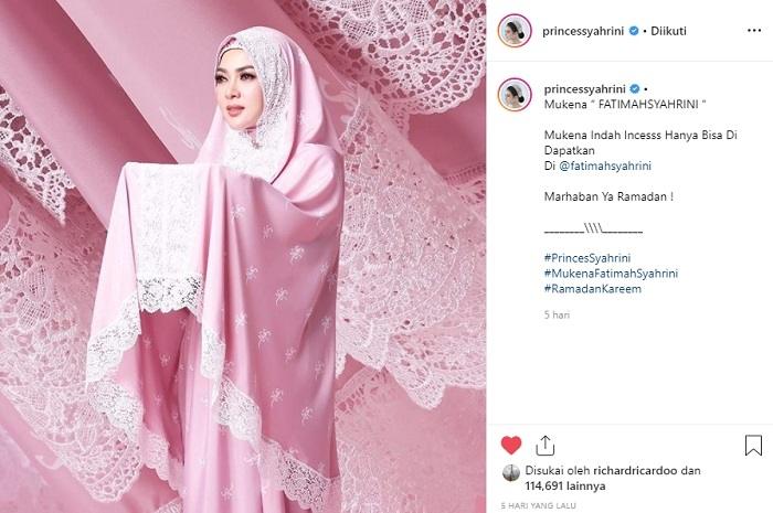 Mukena Syahrini (Instagram @princessyahrini)