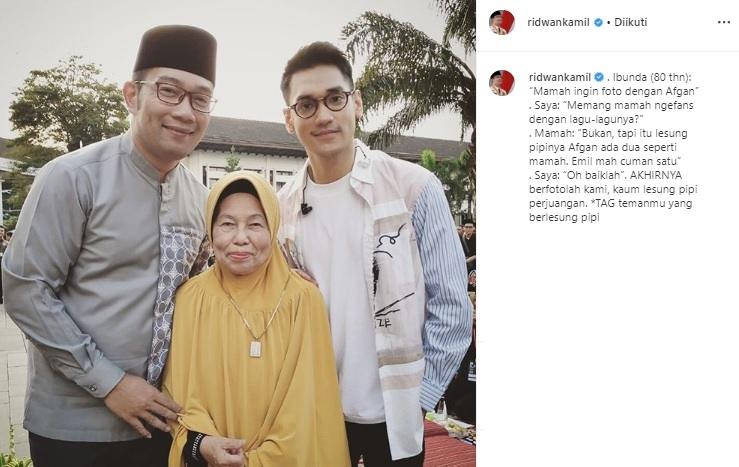 Ridwan Kamil bersama ibu foto bareng Afgan. (Instagram/@ridwankamil)