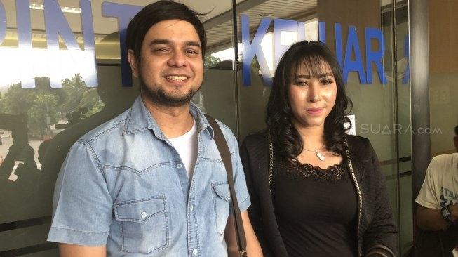 Rio Reifan dan istrinya, Henny. (Suara.com/Sumarni)