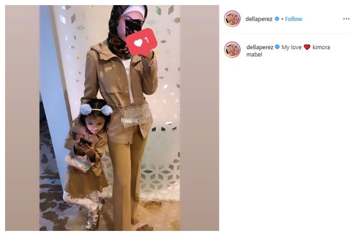 Della Perez dengan gaya hijab. (Instagram/@dellaperez)