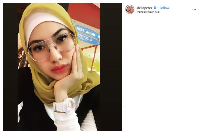 Della Perez dengan gaya hijab. (Instagram/@dellaperez)