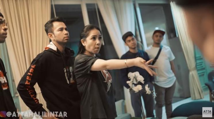 Raffi Ahmad dan Nagita Slavina. (YouTube/Atta Halilintar)