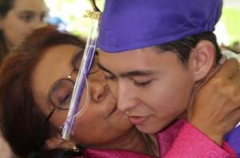5 Potret Alvy Xavier, Putra Tampan Susi Pudjiastuti yang Baru Wisuda
