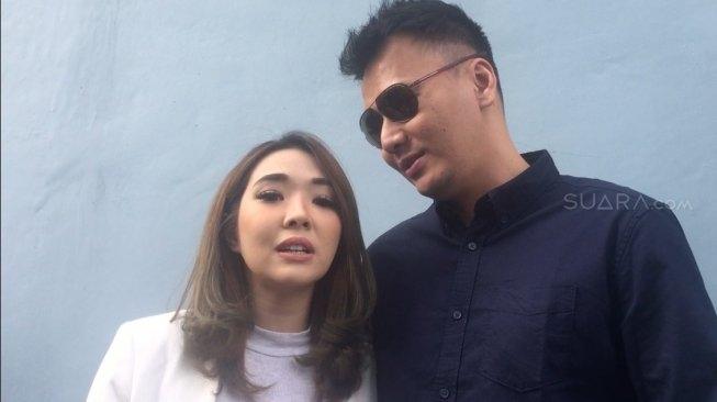 Gisella Anastasia dan Wijaya Saputra (Suara.com/Yuliani)