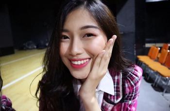 Pulang Kampung, Member JKT48 Ini Jadi Penjaga Warung Lesehan