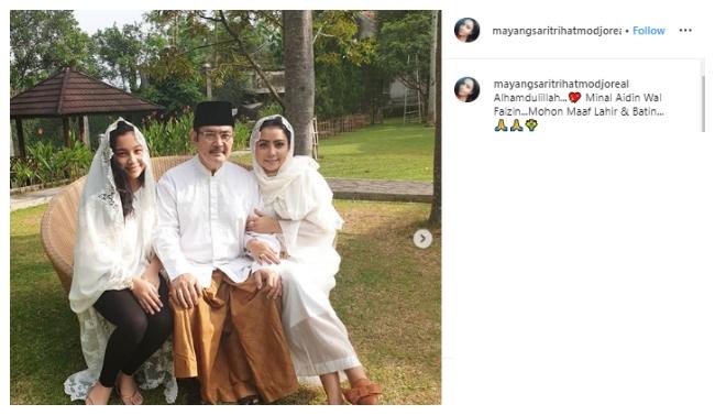 Momen lebaran Mayangsari. (Instagram/@mayangsaritrihatmodjoreal)