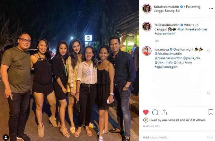 Luna Maya berpose dengan keluarga Faisal Nasimuddin (Instagram @faisalnasimuddin)