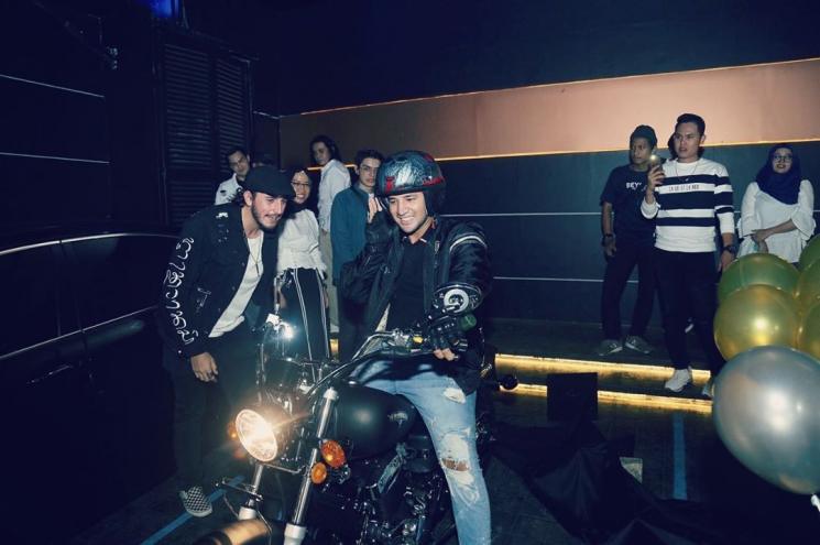 Ammar Zoni pamer motor Benelli Patagonia kado dari Irish Bella. [Instagram]