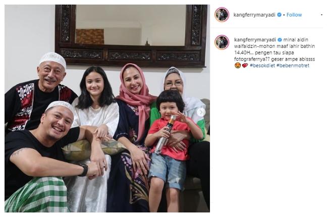 Leya saat lebaran bareng keluarga. (Instagram/@kangferrymaryadi)