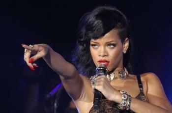 Sweet! Rihanna Temani Hassan Jameel Libur Lebaran di Italia