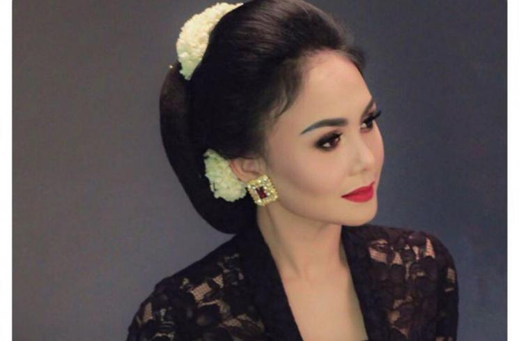 Yuni Shara masih memesona di usianya yang menginjak angka 47. [Sumber : Instagram]