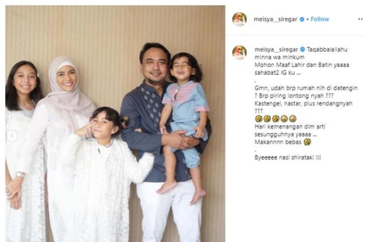 Meisya Siregar dan keluarga saat Idul Fitri. (Instagram/@meisya__siregar)