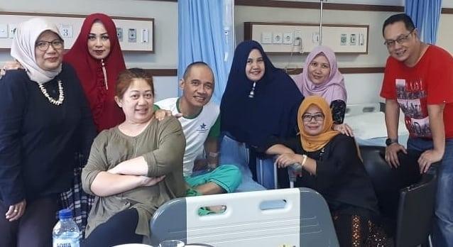 Agung Hercules dijenguk sahabat oleh sahabat dan rekan artis. [Instagram]