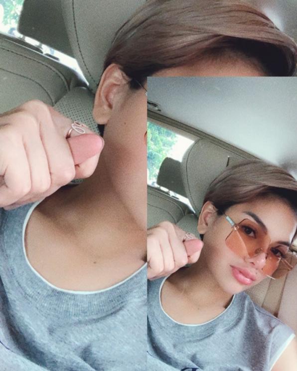 Nikita Mirzani pamer simbol jempol kejepit. [Instagram]
