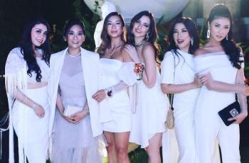 Girls Squad Pose Bareng, Bodi Jennifer Bachdim Curi Perhatian