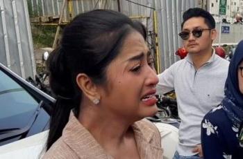Ungkap Penyesalan untuk sang Ayah, Air Mata Dewi Perssik Tumpah di Depan Kamera