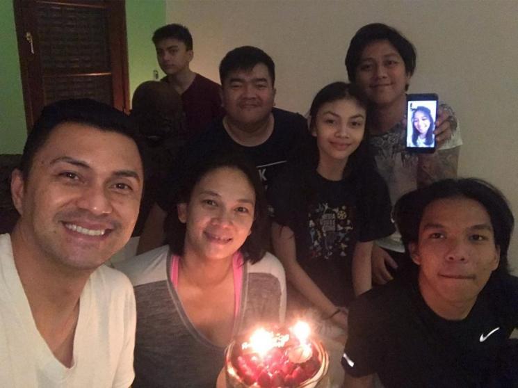 Kemesraan Anjasmara dan Dian Nitami. (Instagram/@anjasmara)