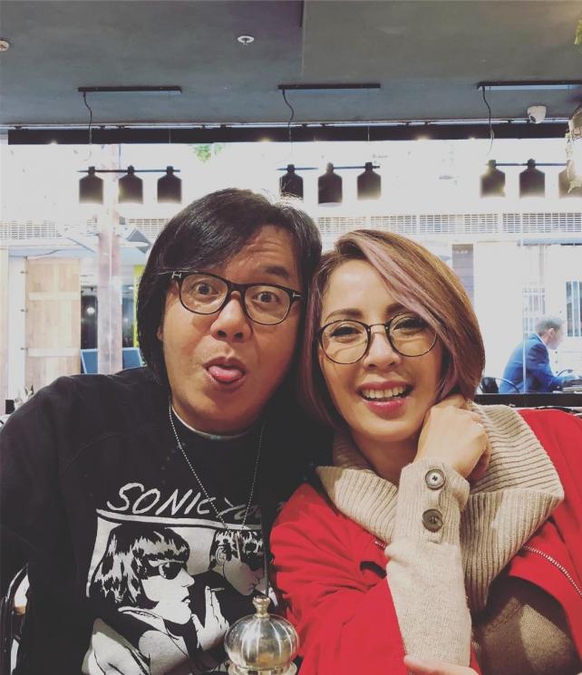 Ari Lasso dan istrinya. (Instagram/@ari_lasso)