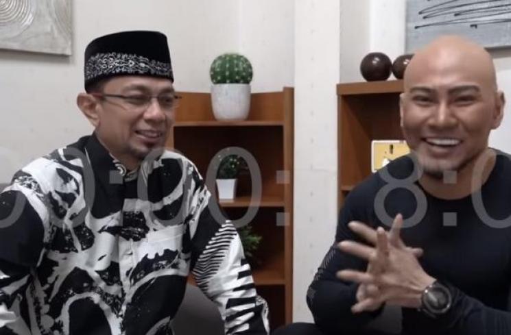 Ustadz Widjayanto dan Deddy Corbuzier. [YouTube]