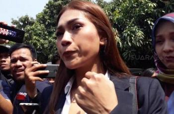 Resmi Cerai Dua Kali, Intip 5 Gaya Liburan Tata Janeeta yang Seksi Abis