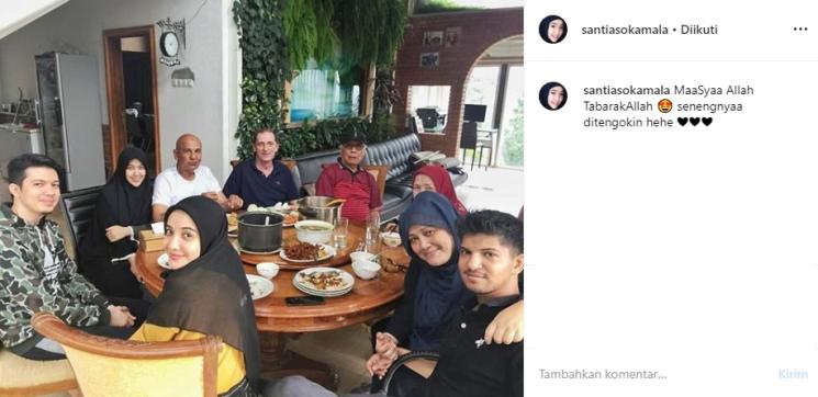 Mark Sungkar dan keluarga besar (Instagram/@santiasokamala)