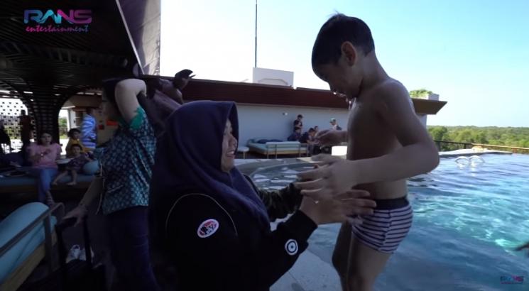 Rafathar ketemu Lala. (Youtube/RANSEntertainment)