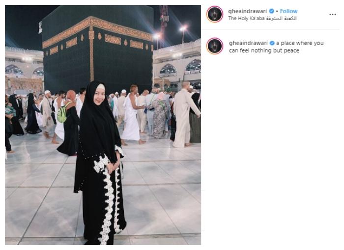Ghea Indrawari berhijab. (Instagram/@gheaindrawari)