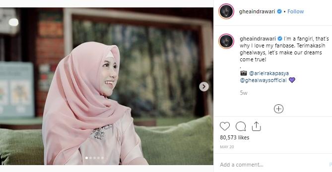 Ghea Indrawari berhijab. (Instagram/@gheaindrawari)